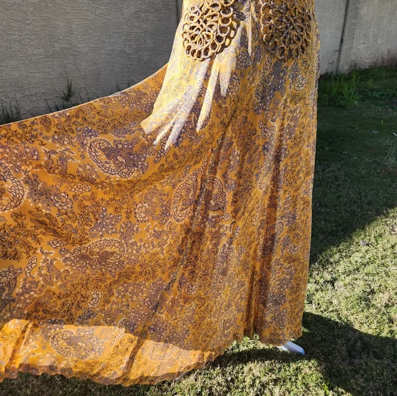 Vintage 1940s Novelty Print Dress with Lattice Features - Picture 4 of 13